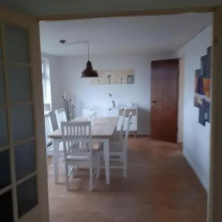 بيت للعطل Schoenes Mit Grill, Terrasse Und Garten